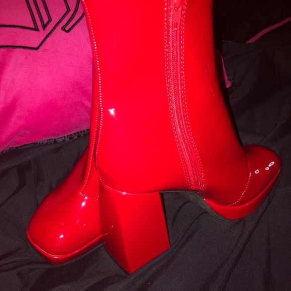 Heels - Picture 2 of 3